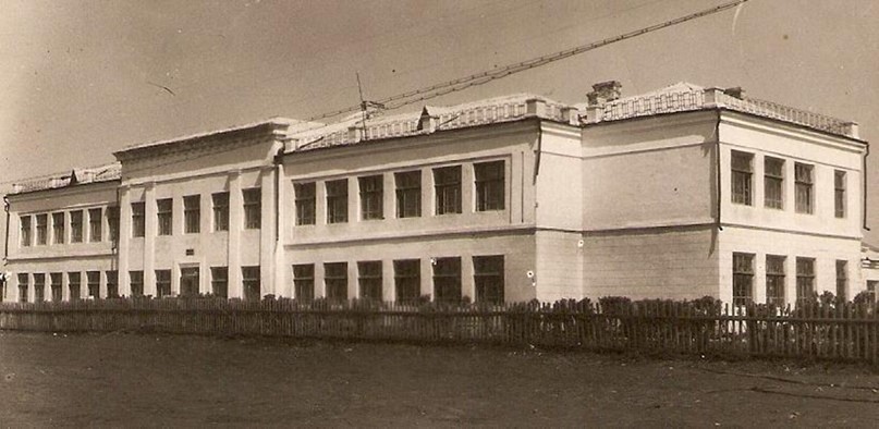 Так выглядела наша школа в 1952 году Фото из архива Ф. М. Мавлютовой